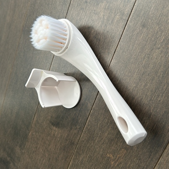 SHISEIDO Face Cleansing Massage Brush, Skincare Tools, Bonus Red Zip Travel Bag - Picture 5 of 9